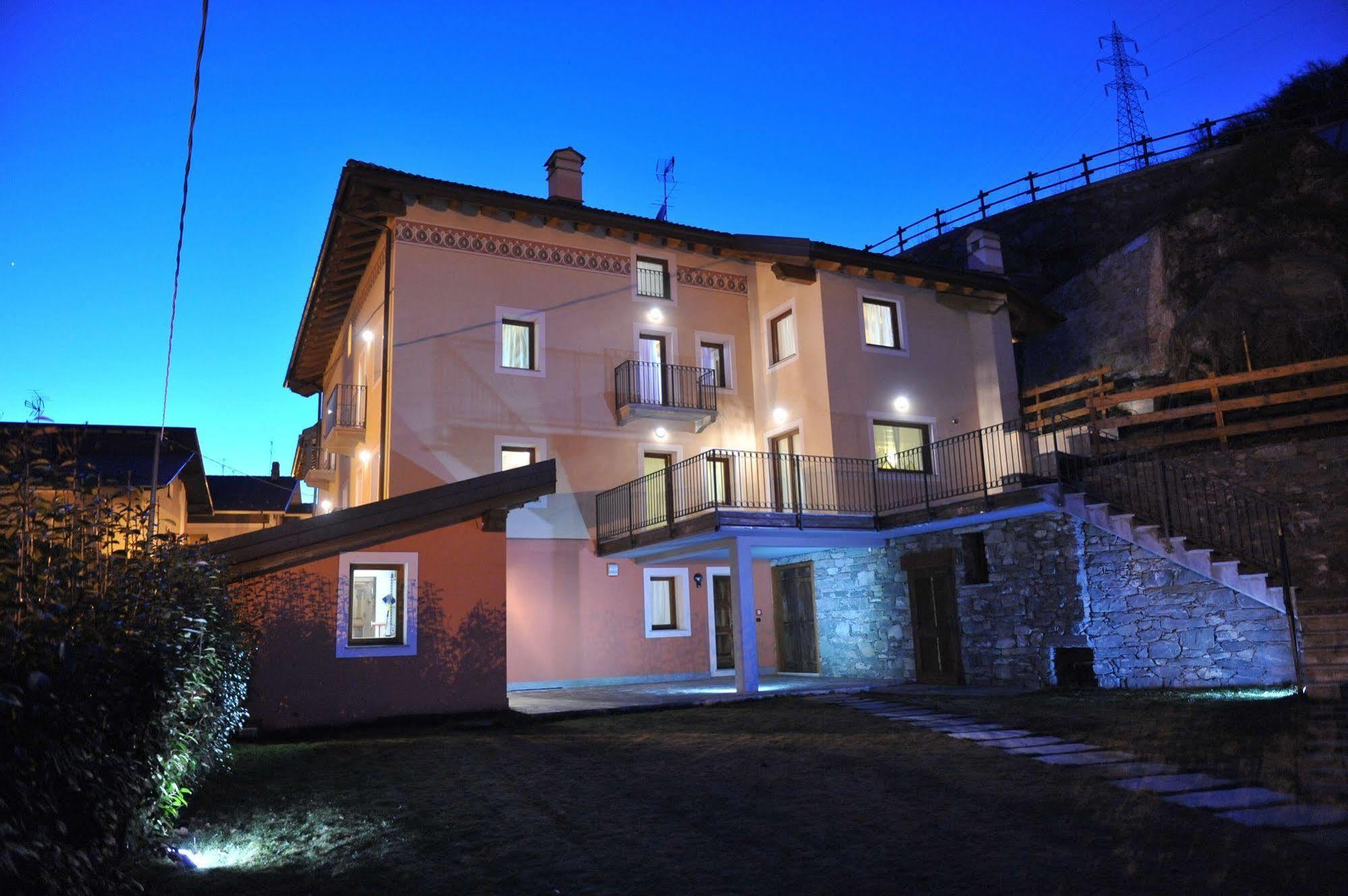 Au Berceau Du Bien-Etre Villa Chambave Exterior photo